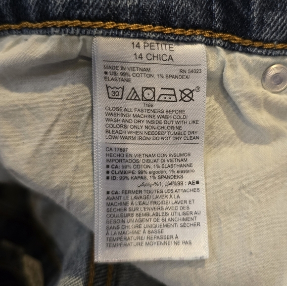 ⭐️40% Off⭐️ Old Navy Boyfriend Jeans - Picture 12 of 13